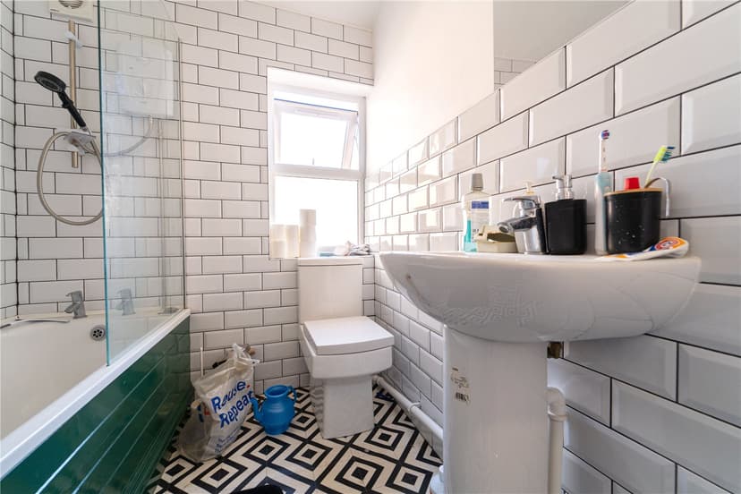 32, Strensham Road - Image 5