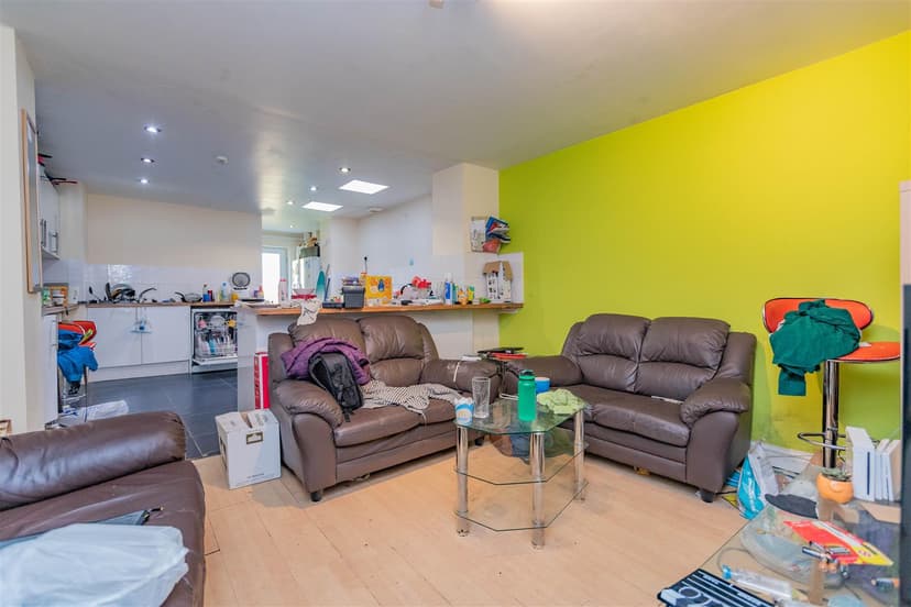 163, Hubert Road - Image 12