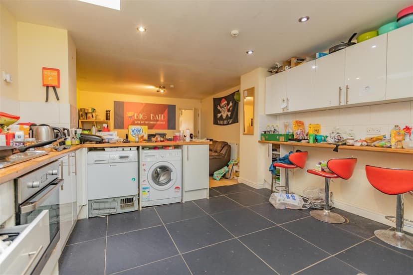 163, Hubert Road - Image 11