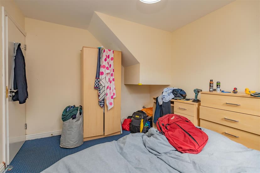 163, Hubert Road - Image 9