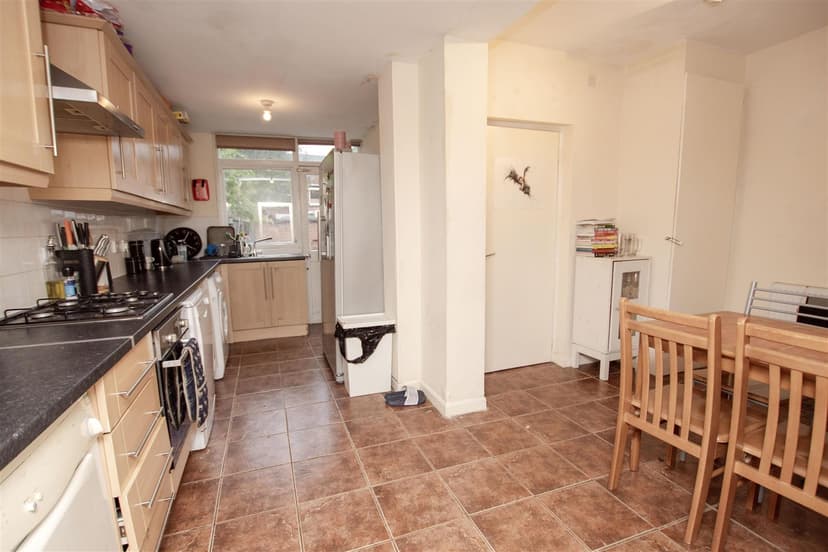 128, Warwards Lane - Image 9