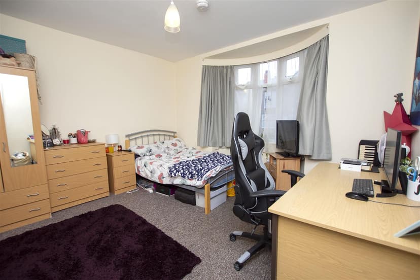 128, Warwards Lane - Image 6