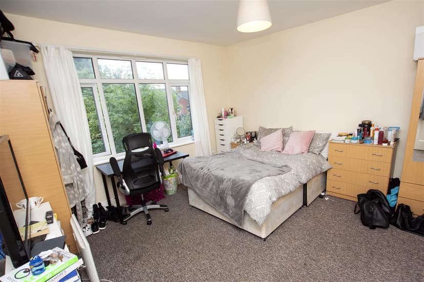 128, Warwards Lane - Image 4