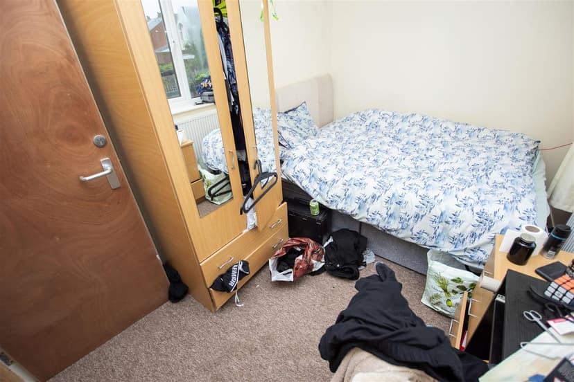 128, Warwards Lane - Image 3