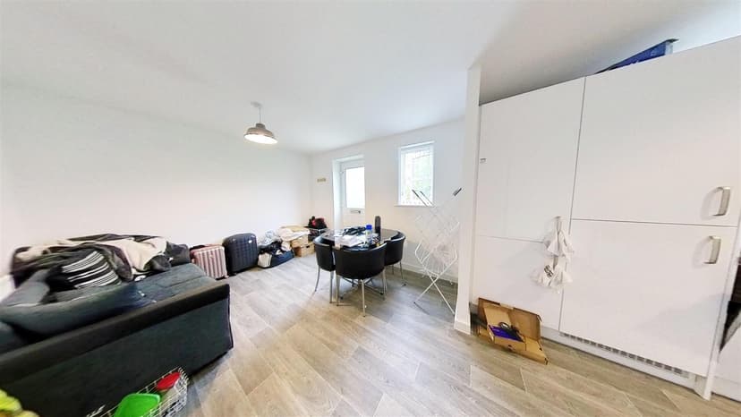 Apartment 2, Bowthorpe Court, Escelie Way - Image 5
