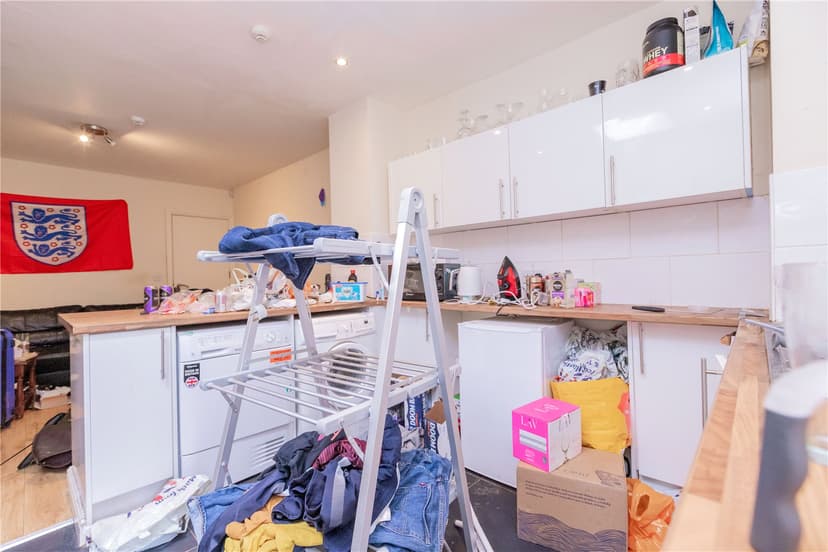 218, Hubert Road - Image 16