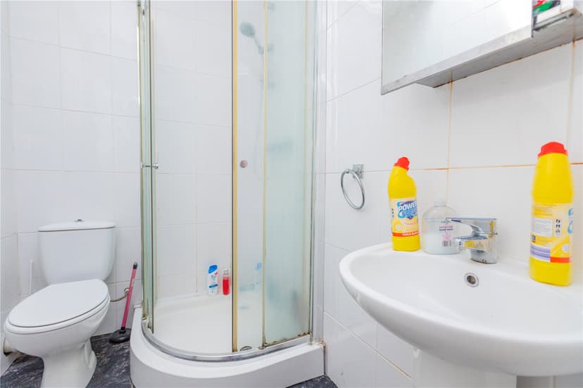 218, Hubert Road - Image 14