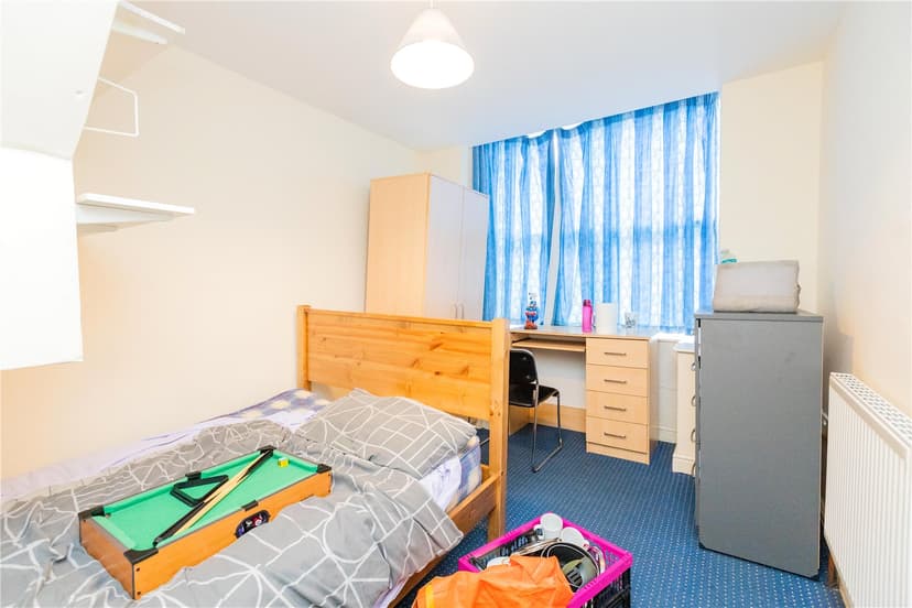 218, Hubert Road - Image 13