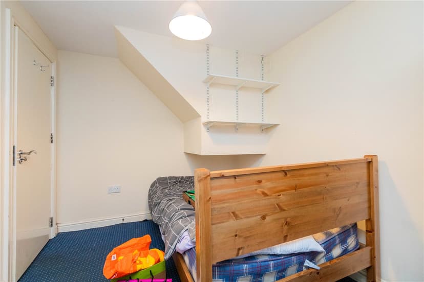 218, Hubert Road - Image 12