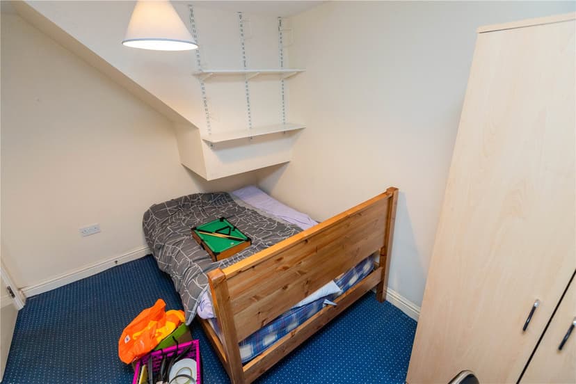 218, Hubert Road - Image 11