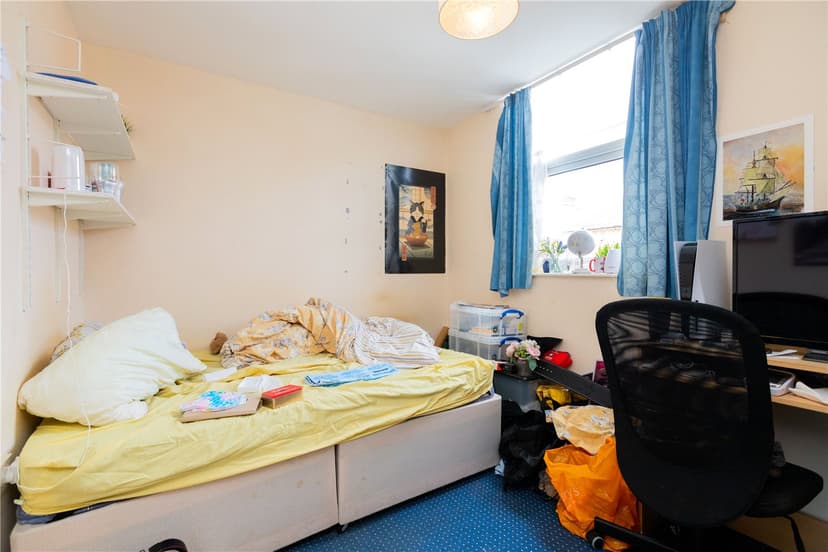 218, Hubert Road - Image 10