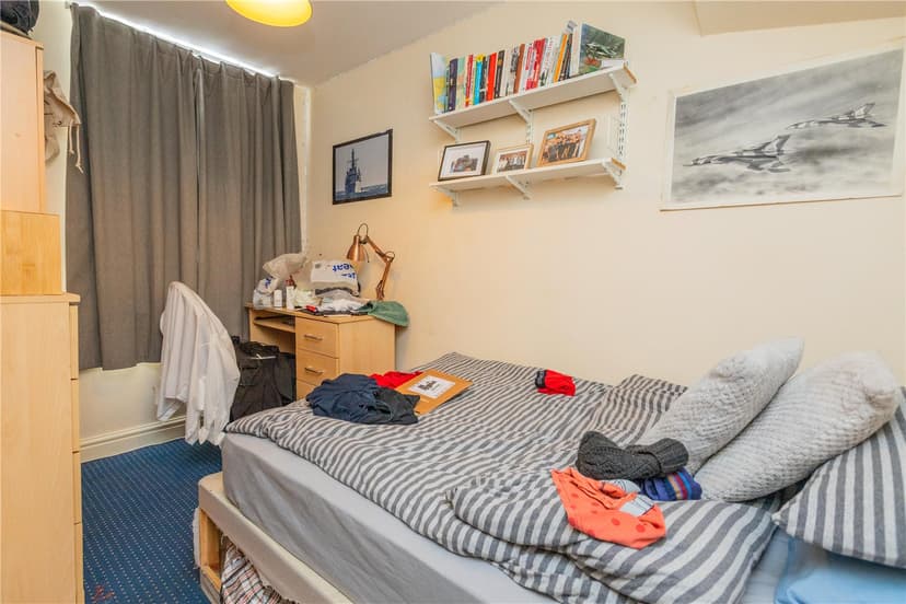 218, Hubert Road - Image 9