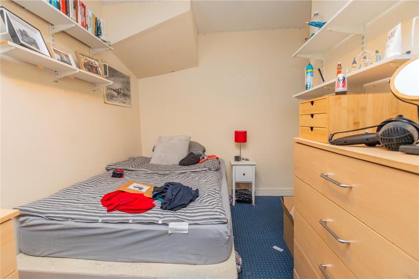 218, Hubert Road - Image 8