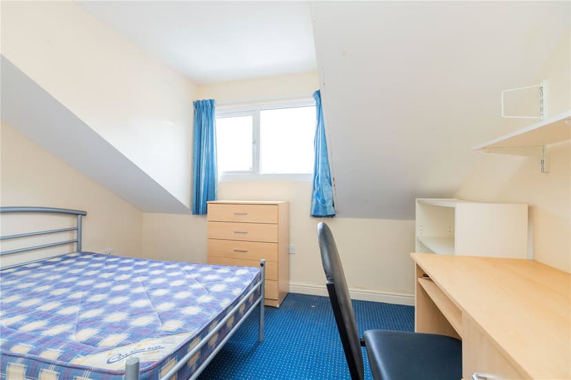 218, Hubert Road - Image 5