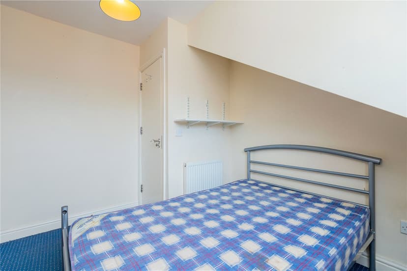 218, Hubert Road - Image 4