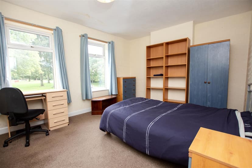 253, Warwards Lane - Image 2