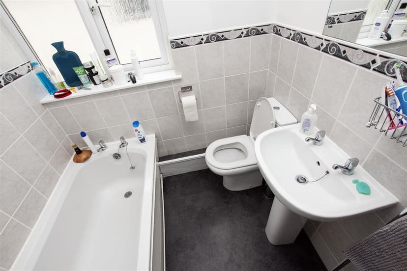 166, Reservoir Road - Image 3