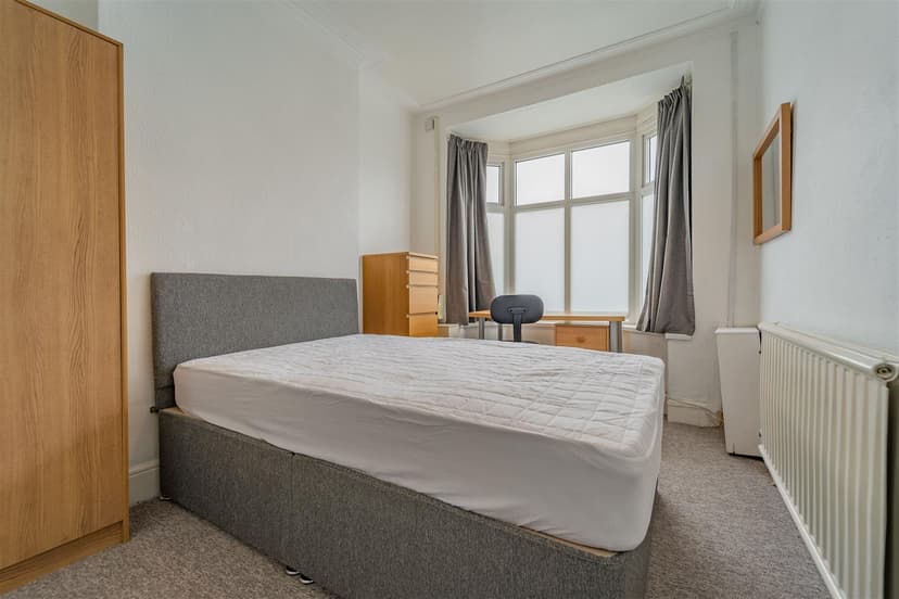 143, Warwards Lane - Image 6