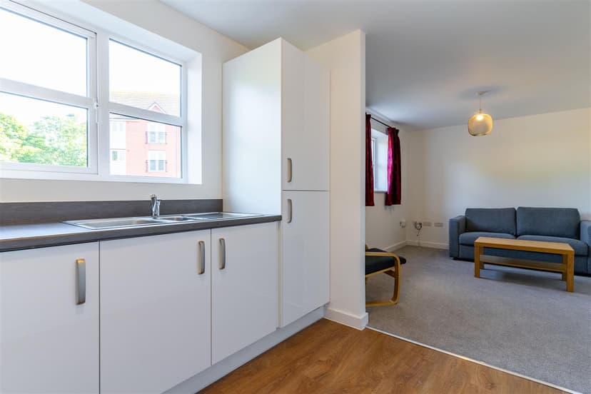 Flat 3, Heroes Drive - Image 7