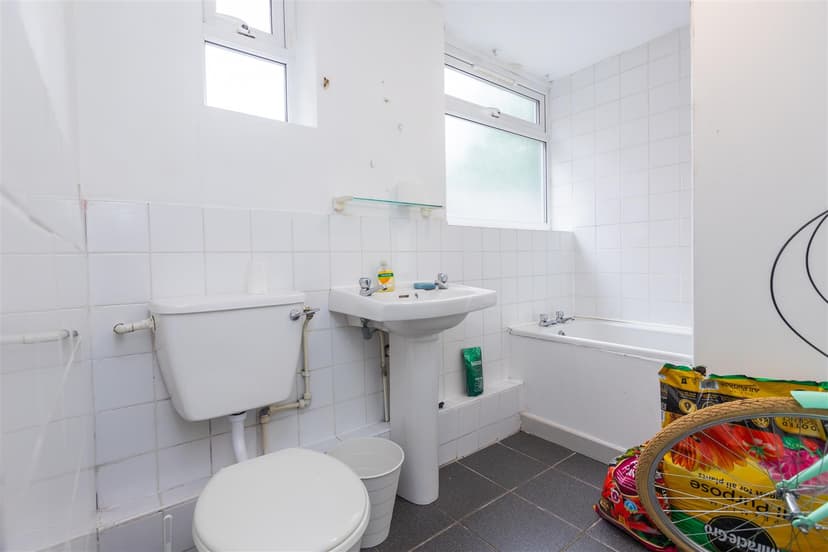 22, Milner Road - Image 2