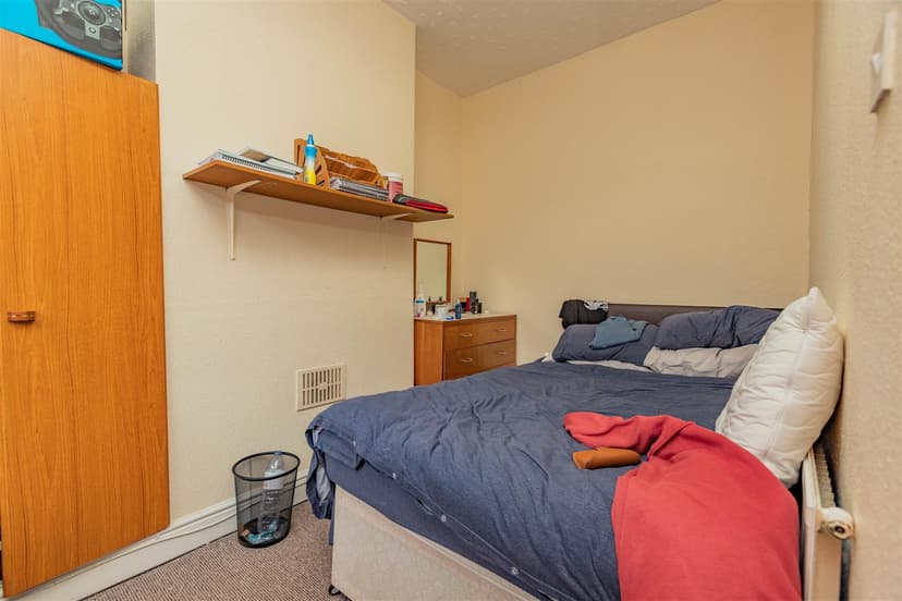 15, Gleave Road - Image 3