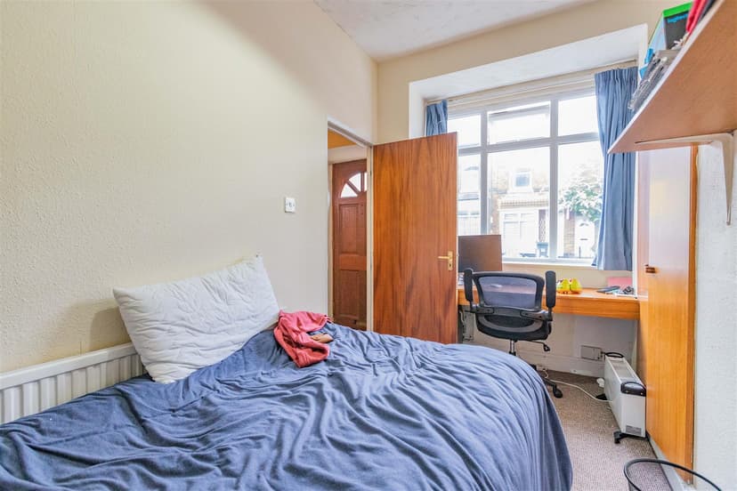 15, Gleave Road - Image 2