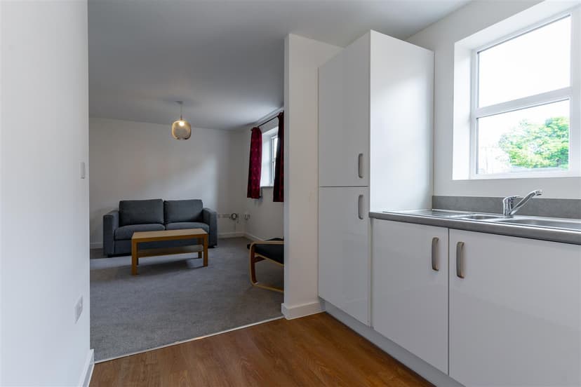 Flat 4, Heroes Drive - Image 7