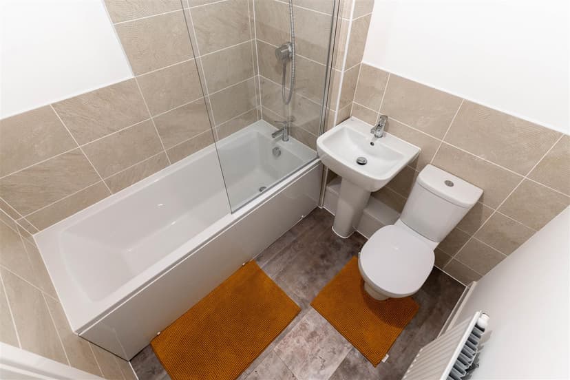 Flat 4, Heroes Drive - Image 1