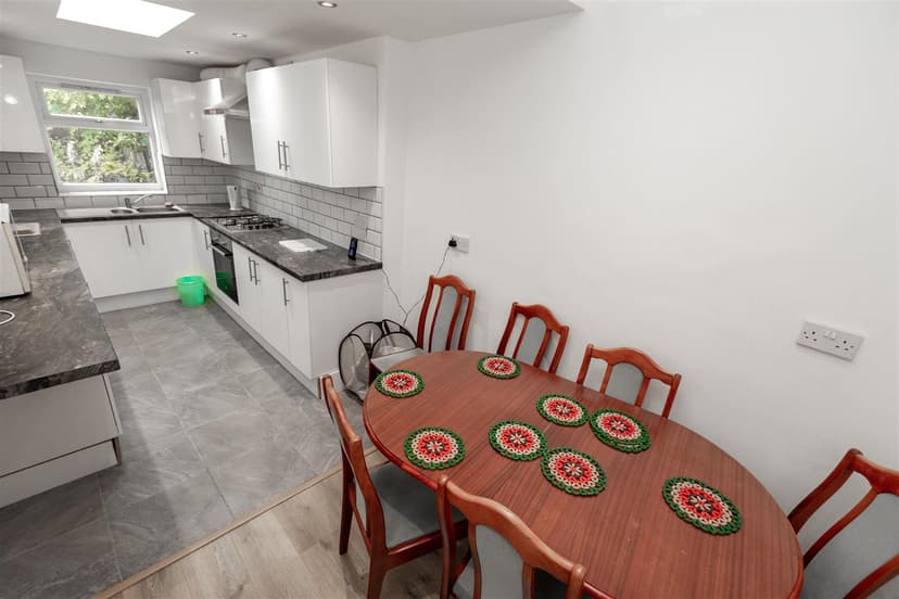 142, Raddlebarn Road - Image 9