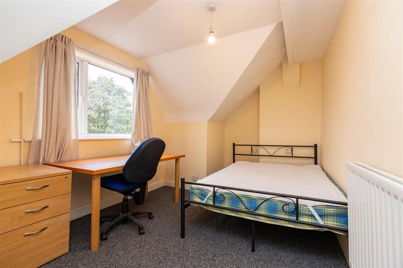 142, Raddlebarn Road - Image 7