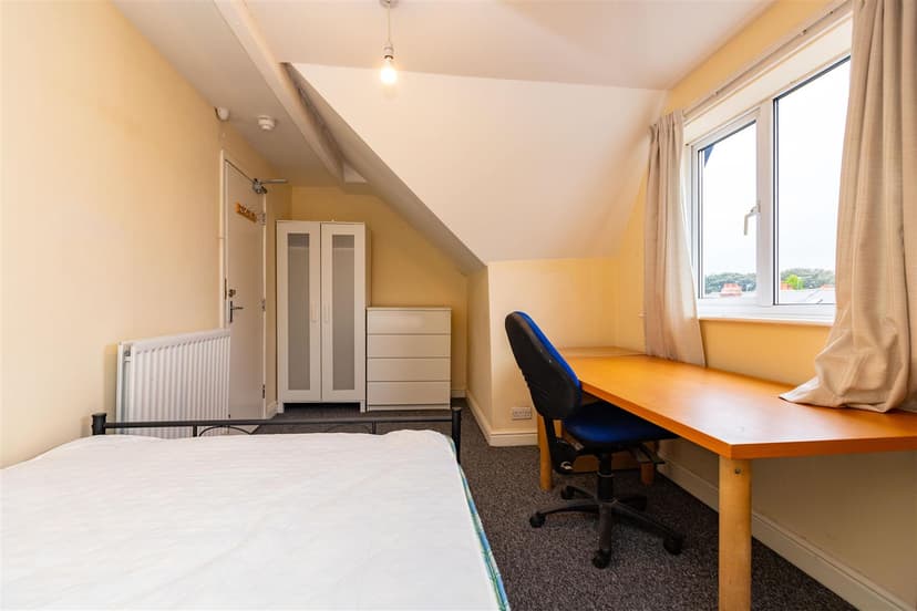 142, Raddlebarn Road - Image 6