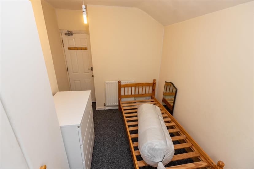 142, Raddlebarn Road - Image 5