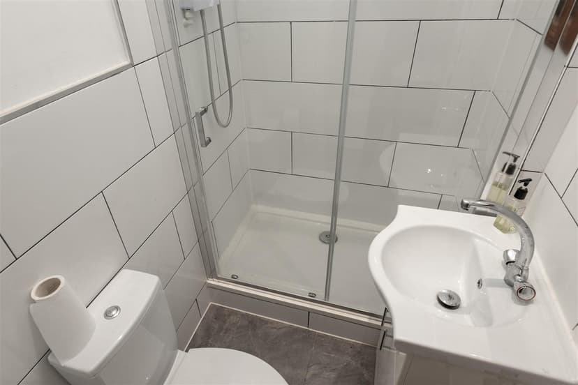 142, Raddlebarn Road - Image 3