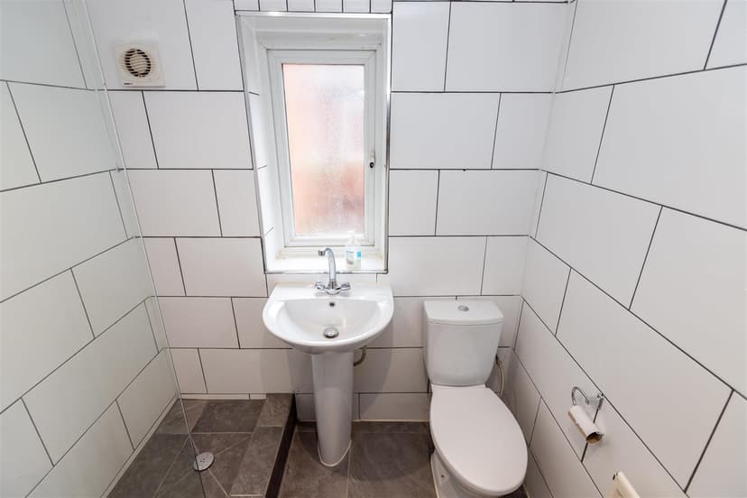 142, Raddlebarn Road - Image 2