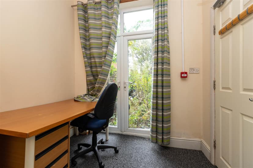 142, Raddlebarn Road - Image 1