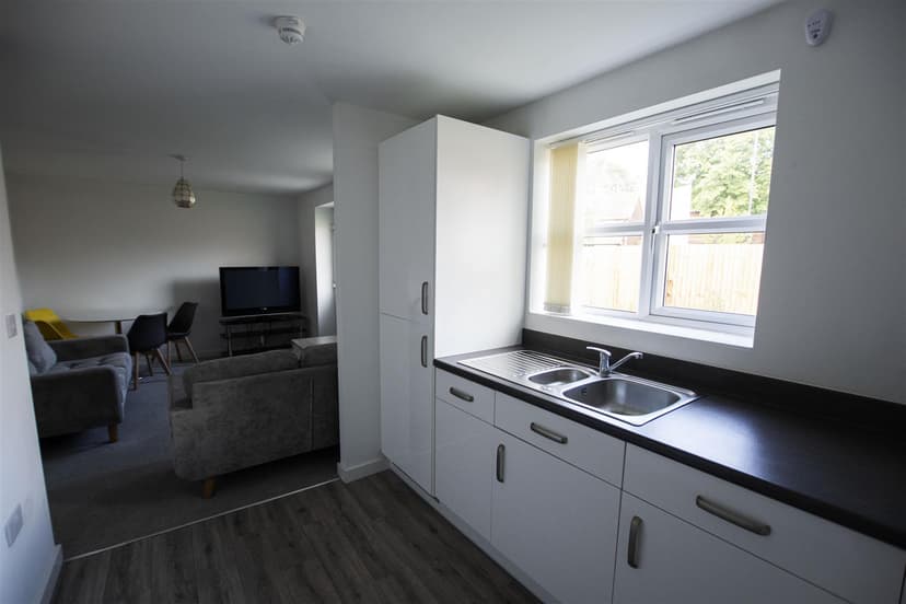 Apartment 8, Bowthorpe Court, Escelie Way - Image 4