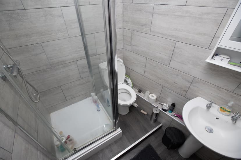 Flat 1, Bristol Road - Image 1