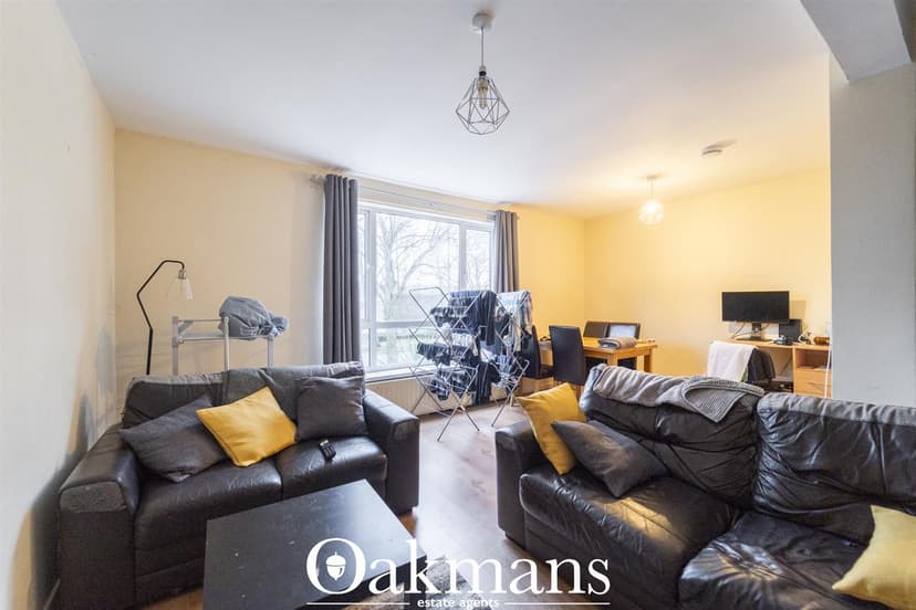 16, East Drive - Image 13