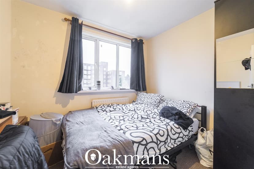 16, East Drive - Image 11