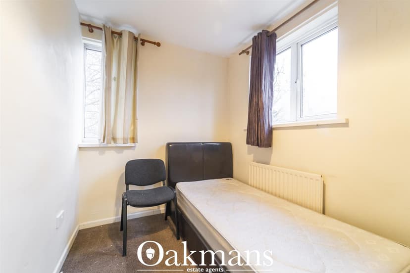 16, East Drive - Image 9