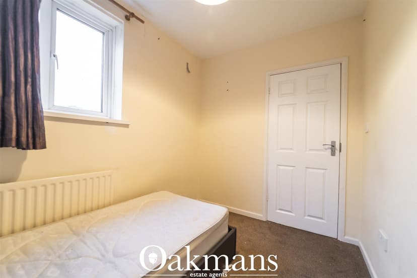 16, East Drive - Image 8