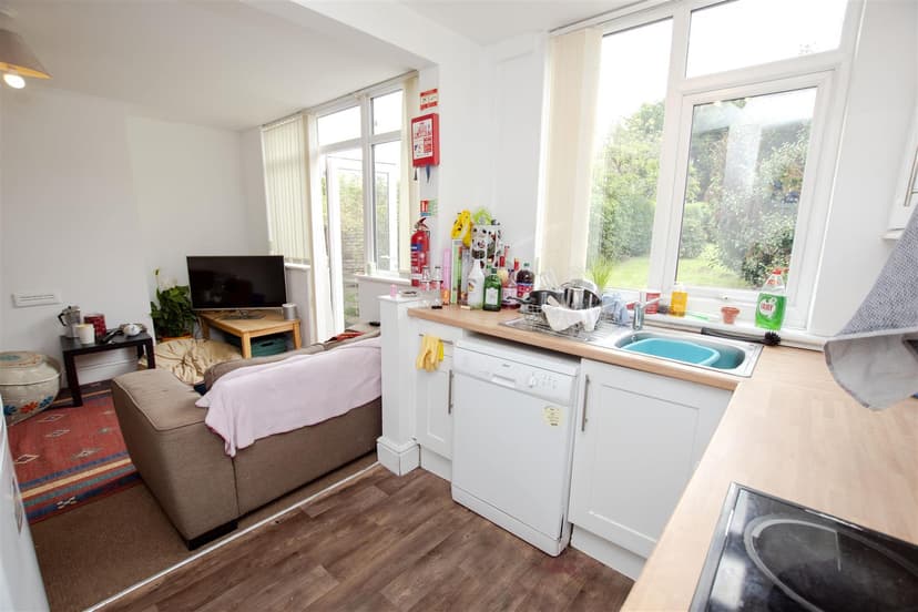 201, Warwards Lane - Image 6