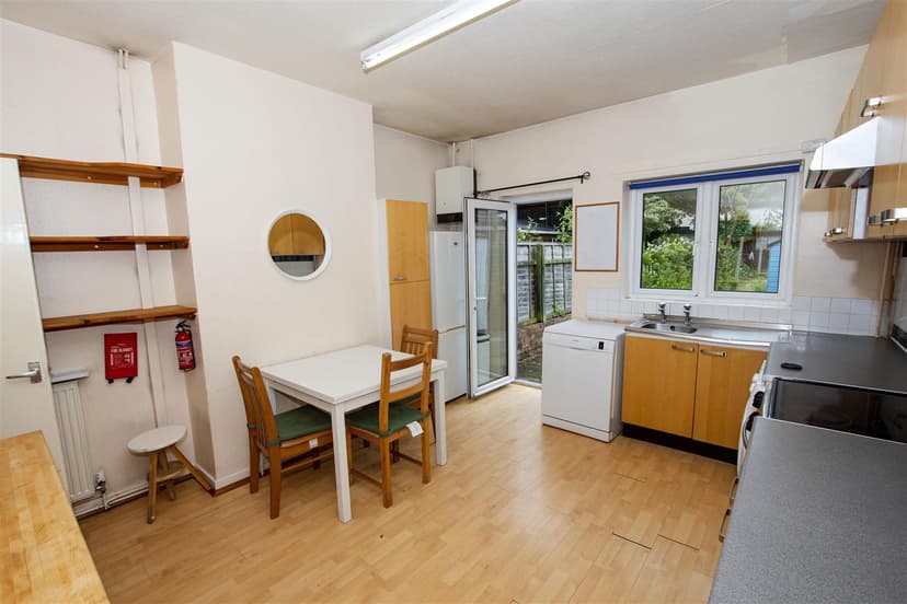 12, Lottie Road - Image 7