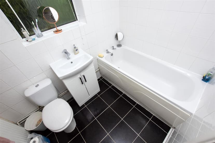 80, Reservoir Road - Image 2