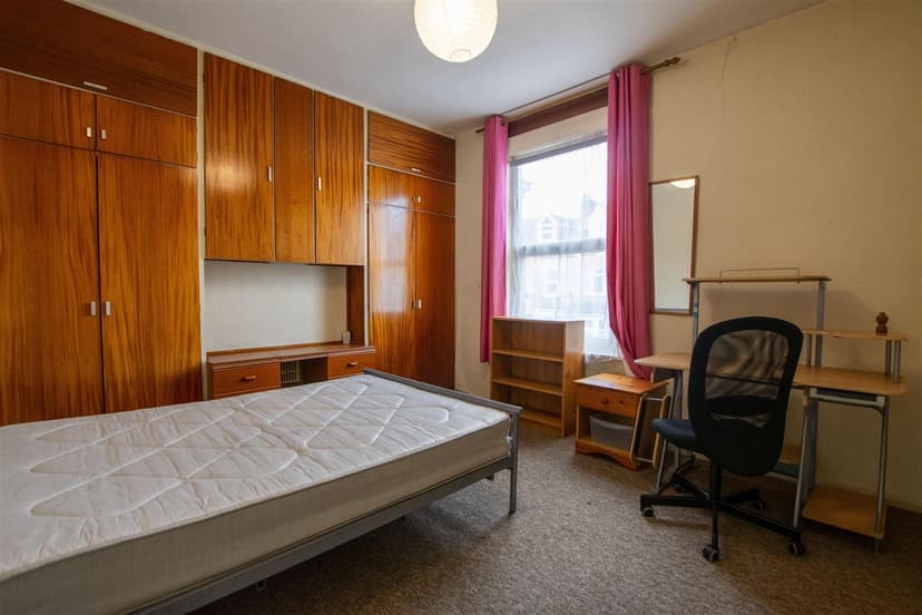 18, Harrow Road - Image 10