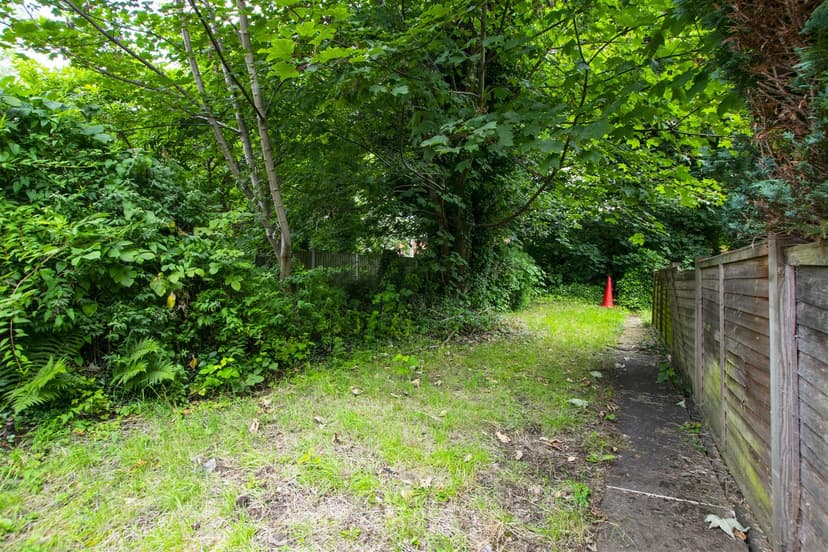 18, Harrow Road - Image 6