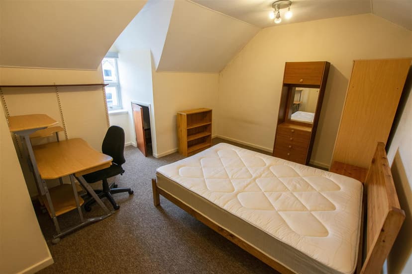 18, Harrow Road - Image 1