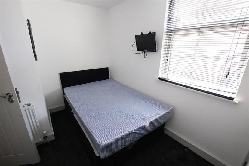 131, Hubert Road - Image 10