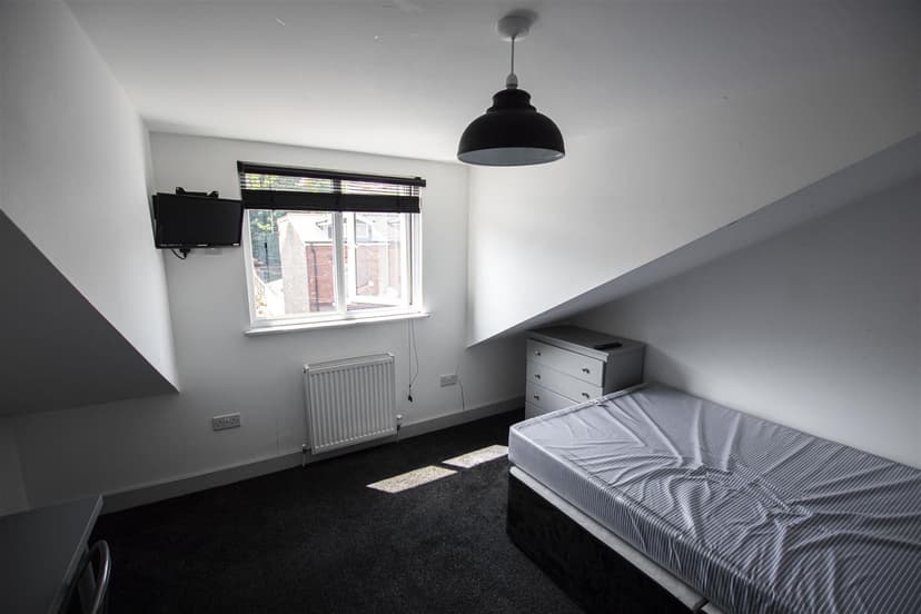 131, Hubert Road - Image 8