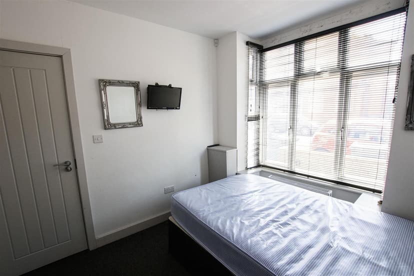 131, Hubert Road - Image 7